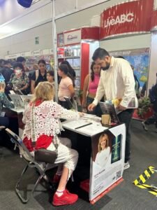 book signing readersmagnet2