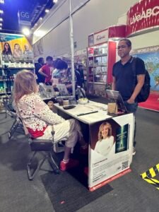 book signing readersmagnet1